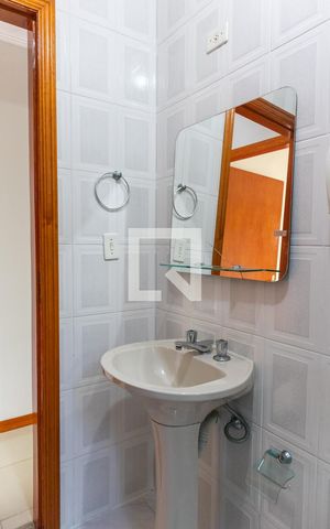 Casa à venda com 150m², 4 quartos e 3 vagas Casa à venda com 150m², 4 quartos e 3 vagasBanheiro