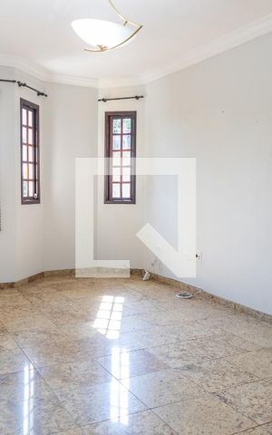 Casa à venda com 150m², 4 quartos e 3 vagas Casa à venda com 150m², 4 quartos e 3 vagasSala