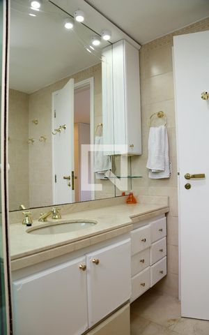 Apartamento à venda com 152m², 3 quartos e 3 vagasBanheiro da Suíte 2 