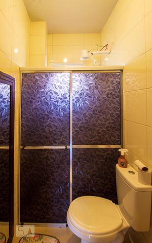 Casa de condomínio à venda com 50m², 2 quartos e 1 vaga Casa de condomínio à venda com 50m², 2 quartos e 1 vagaBanheiro