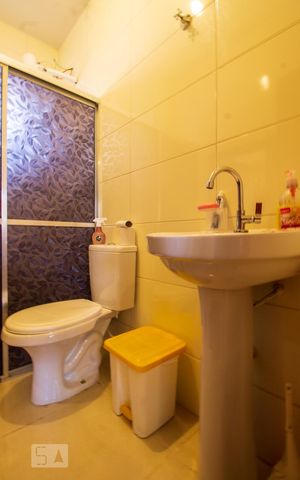 Casa de condomínio à venda com 50m², 2 quartos e 1 vaga Casa de condomínio à venda com 50m², 2 quartos e 1 vagaBanheiro