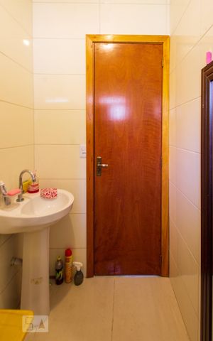 Casa de condomínio à venda com 50m², 2 quartos e 1 vaga Casa de condomínio à venda com 50m², 2 quartos e 1 vagaBanheiro