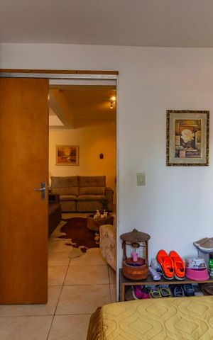 Casa à venda com 246m², 5 quartos e 4 vagas Casa à venda com 246m², 5 quartos e 4 vagasQuarto 1
