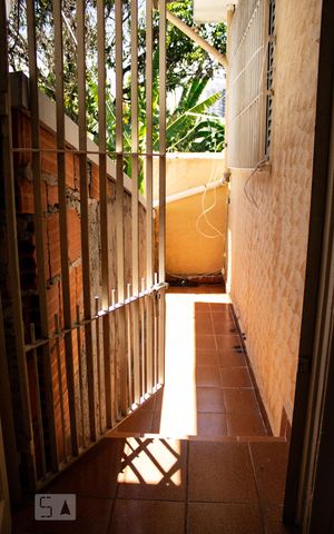 Casa à venda com 193m², 4 quartos e 2 vagas Casa à venda com 193m², 4 quartos e 2 vagasCorredor