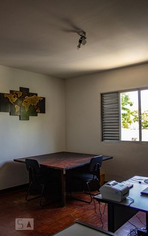 Casa à venda com 193m², 4 quartos e 2 vagas Casa à venda com 193m², 4 quartos e 2 vagasSala