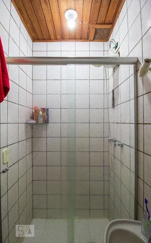 Casa de condomínio para alugar com 130m², 2 quartos e 2 vagas Casa de condomínio para alugar com 130m², 2 quartos e 2 vagasBanheiro