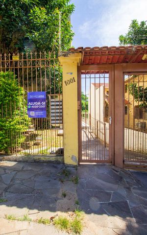 Casa de condomínio para alugar com 130m², 2 quartos e 2 vagas Casa de condomínio para alugar com 130m², 2 quartos e 2 vagasFachada