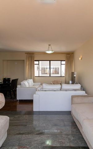 Apartamento à venda com 140m², 3 quartos e 4 vagas Apartamento à venda com 140m², 3 quartos e 4 vagasSala