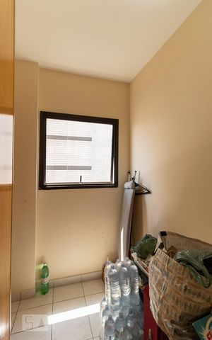 Apartamento à venda com 140m², 3 quartos e 4 vagas Apartamento à venda com 140m², 3 quartos e 4 vagasQuarto de Serviço