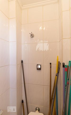 Apartamento à venda com 140m², 3 quartos e 4 vagas Apartamento à venda com 140m², 3 quartos e 4 vagasBanheiro de Serviço