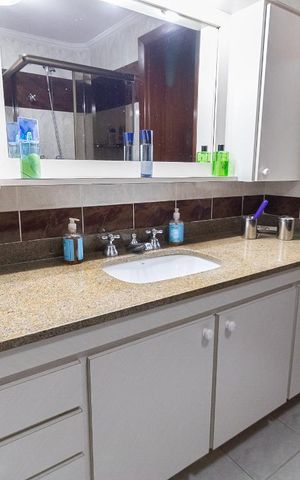 Apartamento à venda com 140m², 3 quartos e 4 vagas Apartamento à venda com 140m², 3 quartos e 4 vagasBanheiro da Suíte