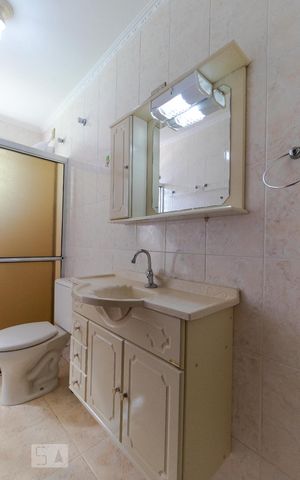 Casa para alugar com 113m², 2 quartos e 5 vagas Casa para alugar com 113m², 2 quartos e 5 vagasBanheiro da Suíte