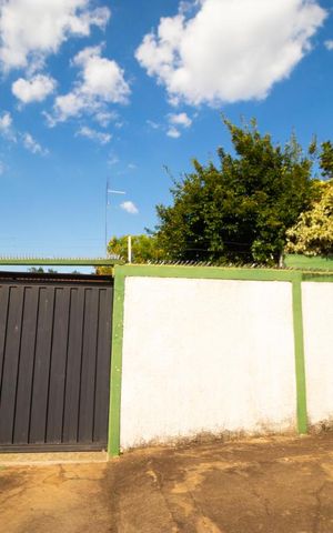 Casa para alugar com 113m², 2 quartos e 5 vagas Casa para alugar com 113m², 2 quartos e 5 vagasFachada