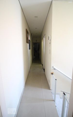 Casa para alugar com 176m², 3 quartos e 2 vagasCorredor