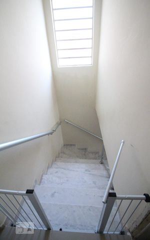 Casa para alugar com 176m², 3 quartos e 2 vagasEscada