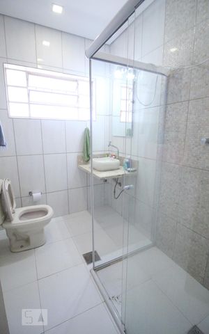Casa para alugar com 176m², 3 quartos e 2 vagasBanheiro Social