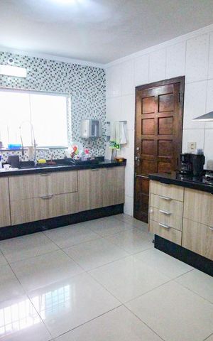Casa para alugar com 176m², 3 quartos e 2 vagasCozinha