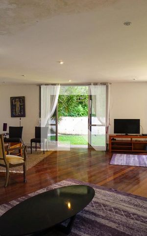 Casa de condomínio à venda com 1360m², 5 quartos e 5 vagasSala