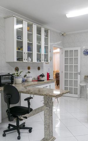 Casa à venda com 309m², 3 quartos e 6 vagas Casa à venda com 309m², 3 quartos e 6 vagasCozinha