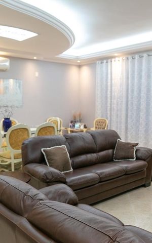 Casa à venda com 309m², 3 quartos e 6 vagas Casa à venda com 309m², 3 quartos e 6 vagasSala
