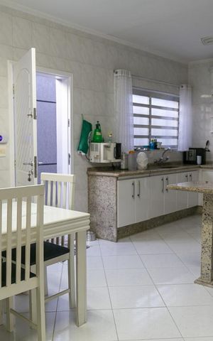 Casa à venda com 309m², 3 quartos e 6 vagas Casa à venda com 309m², 3 quartos e 6 vagasCozinha