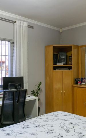 Casa à venda com 309m², 3 quartos e 6 vagas Casa à venda com 309m², 3 quartos e 6 vagasQuarto 2