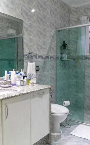 Casa à venda com 309m², 3 quartos e 6 vagas Casa à venda com 309m², 3 quartos e 6 vagasBanheiro Social