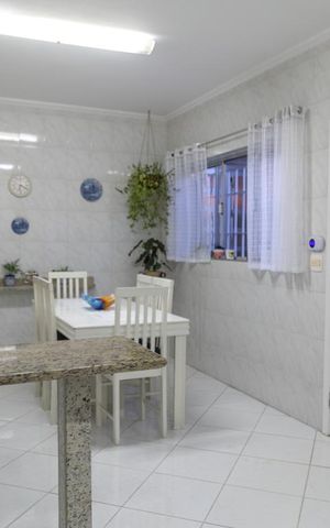 Casa à venda com 309m², 3 quartos e 6 vagas Casa à venda com 309m², 3 quartos e 6 vagasCozinha