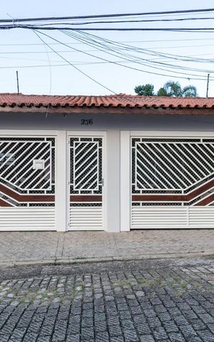 Casa à venda com 309m², 3 quartos e 6 vagas Casa à venda com 309m², 3 quartos e 6 vagasFachada