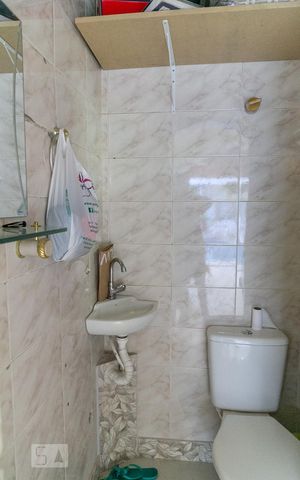 Casa à venda com 309m², 3 quartos e 6 vagas Casa à venda com 309m², 3 quartos e 6 vagasBanheiro de serviço