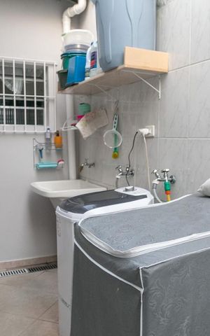 Casa à venda com 309m², 3 quartos e 6 vagas Casa à venda com 309m², 3 quartos e 6 vagasÁrea de Serviço