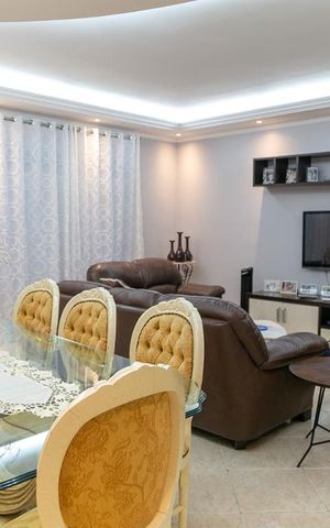 Casa à venda com 309m², 3 quartos e 6 vagas Casa à venda com 309m², 3 quartos e 6 vagasSala