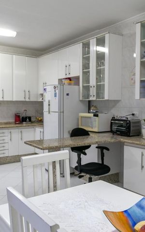 Casa à venda com 309m², 3 quartos e 6 vagas Casa à venda com 309m², 3 quartos e 6 vagasCozinha