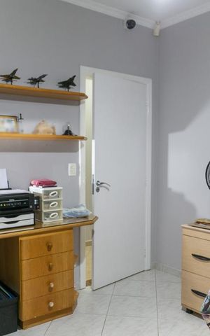 Casa à venda com 309m², 3 quartos e 6 vagas Casa à venda com 309m², 3 quartos e 6 vagasQuarto 3