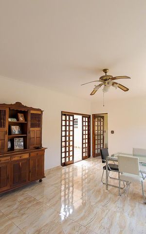 Casa à venda com 385m², 3 quartos e 6 vagasSala de Jantar 
