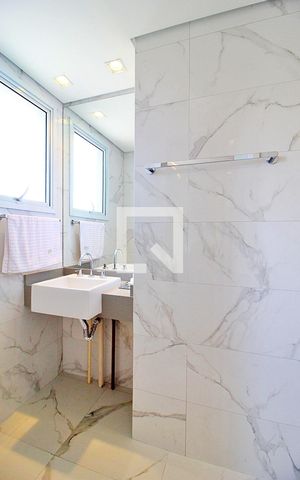 Apartamento à venda com 180m², 3 quartos e 4 vagasBanheiro da Suíte 2