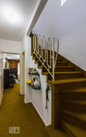 Casa à venda com 187m², 4 quartos e 2 vagasCorredor