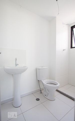 Apartamento para alugar com 57m², 2 quartos e 2 vagas Apartamento para alugar com 57m², 2 quartos e 2 vagasBanheiro Social