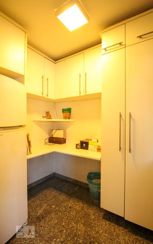 Apartamento à venda com 175m², 4 quartos e 4 vagasDespensa
