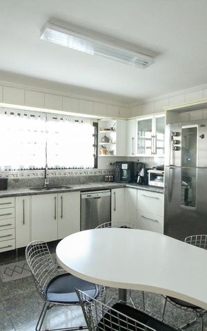 Apartamento à venda com 175m², 4 quartos e 4 vagasCozinha