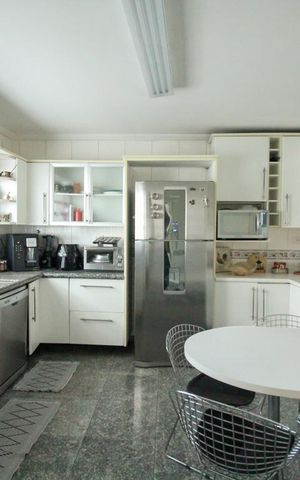 Apartamento à venda com 175m², 4 quartos e 4 vagasCozinha