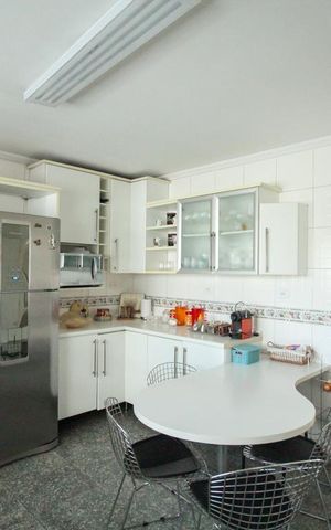 Apartamento à venda com 175m², 4 quartos e 4 vagasCozinha