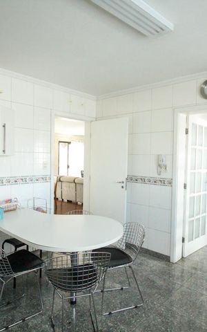 Apartamento à venda com 175m², 4 quartos e 4 vagasCozinha