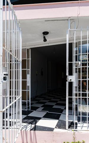 Casa para alugar com 250m², 3 quartos e 4 vagas Casa para alugar com 250m², 3 quartos e 4 vagasFachada