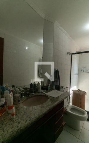Apartamento à venda com 258m², 3 quartos e 3 vagas Apartamento à venda com 258m², 3 quartos e 3 vagasBanheiro Social