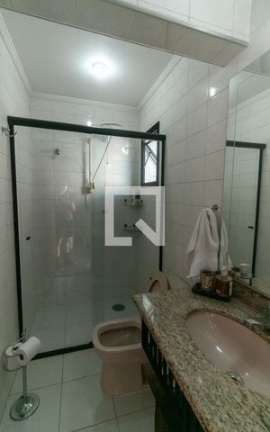 Apartamento à venda com 258m², 3 quartos e 3 vagas Apartamento à venda com 258m², 3 quartos e 3 vagasBanheiro 2