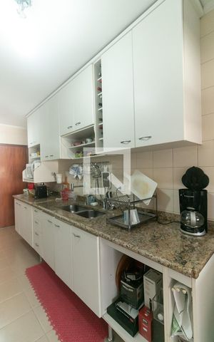 Apartamento à venda com 258m², 3 quartos e 3 vagas Apartamento à venda com 258m², 3 quartos e 3 vagasCozinha