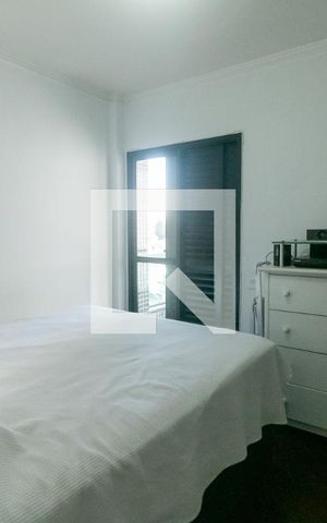 Apartamento à venda com 258m², 3 quartos e 3 vagas Apartamento à venda com 258m², 3 quartos e 3 vagasQuarto 2 - Suíte
