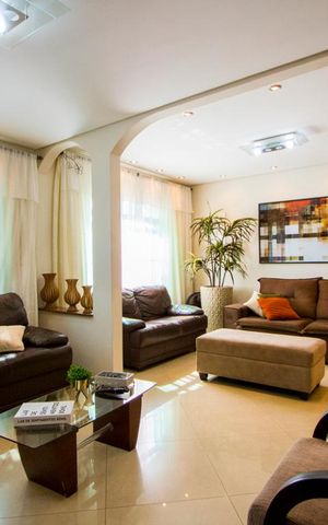 Casa à venda com 258m², 3 quartos e 7 vagas Casa à venda com 258m², 3 quartos e 7 vagasSala de tv
