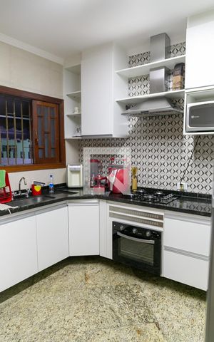 Casa à venda com 175m², 3 quartos e 3 vagas Casa à venda com 175m², 3 quartos e 3 vagasCozinha